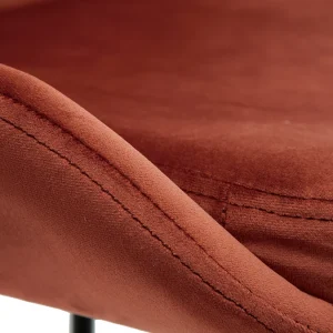 aux meilleurs prix Chaises En Tissu Velours Rouge Tomette Et Métal Noir (lot De 2) HOLO 21